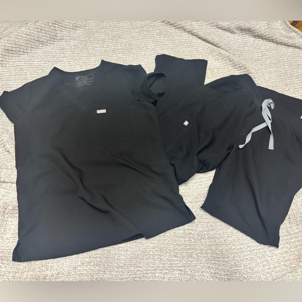 Black FIGS Scrub Set with Gray Drawstring